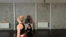 Måndag: Vinyasa Flow med Sandra (English)